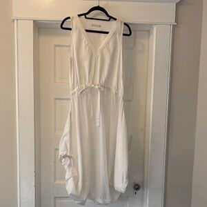 WHITE STORY  Sleeveless Hankerchief Midi Dress